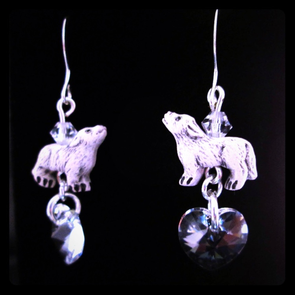 🩷❤️Adorable Swarovski & wolf earrings NWT🩷❤️ Alpha Daemon